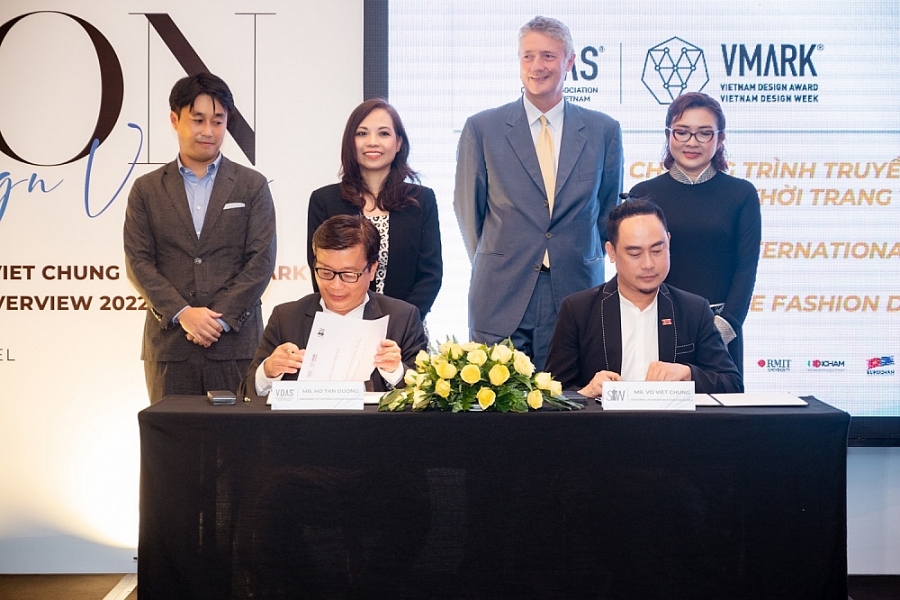 NKT Võ Việt Chung ký kết hợp tác loạt chương trình về thời trang NKT Võ Việt Chung ký kết hợp tác loạt chương trình về thời trang