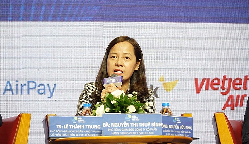 “Nếu thị trường thanh toán không tiền mặt là cái bánh thì Vietjet là bột nở làm cái bánh này lớn hơn” neu thi truong thanh toan khong tien mat la cai banh thi vietjet la bot no lam cai banh nay lon hon