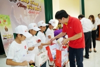 Hàng ngàn em nhỏ miền núi phía Bắc nhận học bổng
