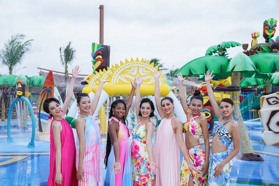 Dàn hoa hậu tham quan mua sắm tại đại lộ shophouse NovaWorld Ho Tram Dàn hoa hậu tham quan mua sắm tại đại lộ shophouse NovaWorld Ho Tram