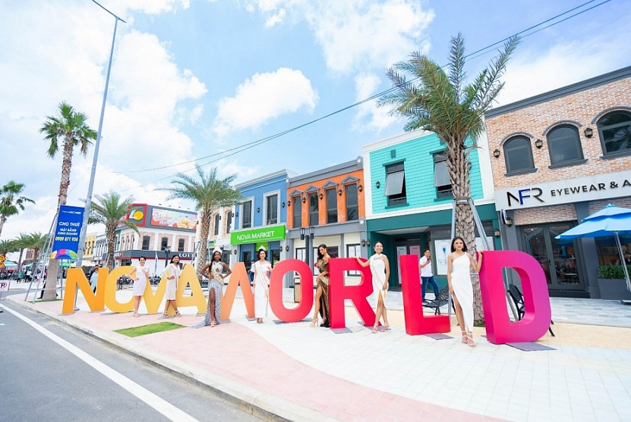 Dàn hoa hậu tham quan mua sắm tại đại lộ shophouse NovaWorld Ho Tram Dàn hoa hậu tham quan mua sắm tại đại lộ shophouse NovaWorld Ho Tram