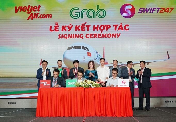Vietjet, Swift247 và Grab hợp tác phát triển giải pháp kết nối di chuyển và giao nhận vietjet swift247 va grab hop tac phat trien giai phap ket noi di chuyen va giao nhan