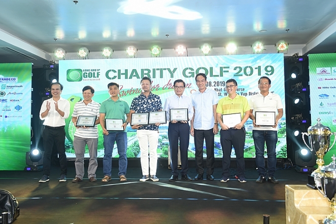 KCN Long Hậu tổ chức giải golf gây quỹ học bổng cho học sinh có hoàn cảnh khó khăn kcn long hau to chuc giai golf gay quy hoc bong cho hoc sinh co hoan canh kho khan