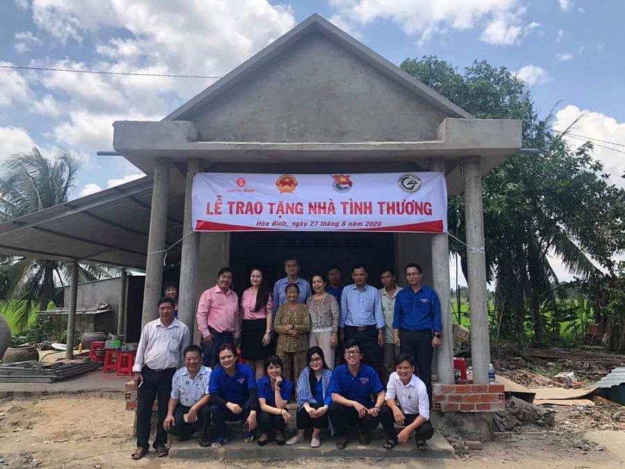 1109-lotte-trao-nha-tinh-thuong-2