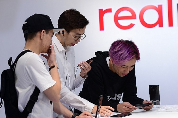 Realme 2 - Smartphone tầm trung có làm thay đổi “cuộc chơi” tại Việt Nam? realme 2 smartphone tam trung co lam thay doi cuoc choi tai viet nam