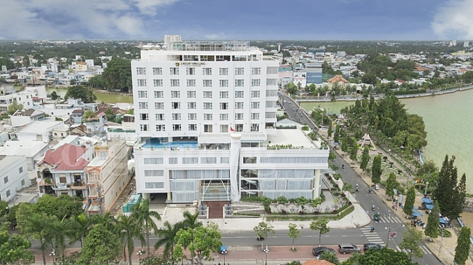 resort va khach san hap luc moi hut von dau tu