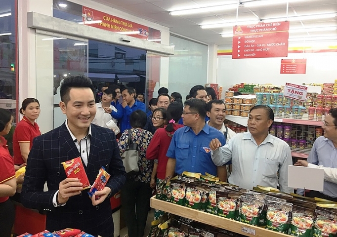 VISSAN đưa vào hoạt động cửa hàng trợ giá tại khu công nghiệp cua hang tro gia cho thanh nien cong nhan khu cong nghiep duoc vissan dua vao hoat dong