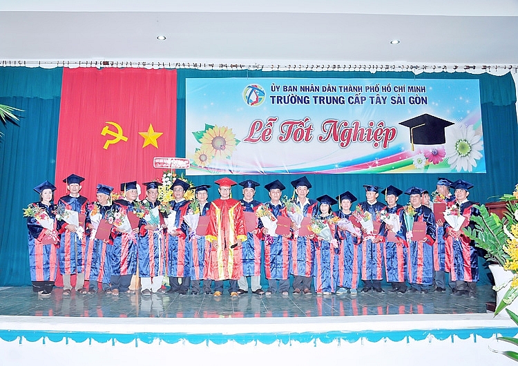 3754-ly-trao-byng-tyt-nghiyp-nien-khoa-2018-2020-tyi-tryyng