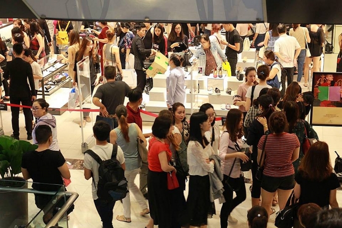 Bán lẻ trực tuyến kết hợp ngoại tuyến đang là xu hướng? ban le truc tuyen ket hop ngoai tuyen dang la xu huong