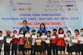 Ấm áp yêu thương sau mùa bão lũ