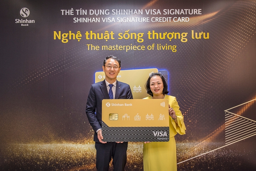 Ngân hàng Shinhan ra mắt thẻ tín dụng Visa Signature Ngân hàng Shinhan ra mắt thẻ tín dụng Visa Signature