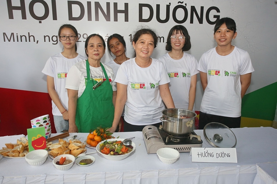 0533-cac-mai-ym-tham-gia-ngay-hyi-vyi-cac-mon-yn-dy-thi-ya-dyng03