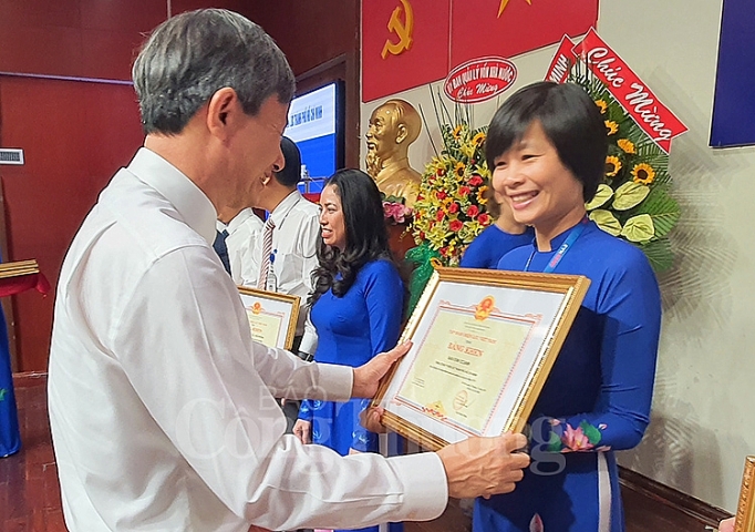 dien luc tp ho chi minh phan dau tro thanh doanh nghie p so