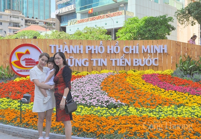 nguoi dan tap nap du xuan thuong ngoan duong hoa nguyen hue
