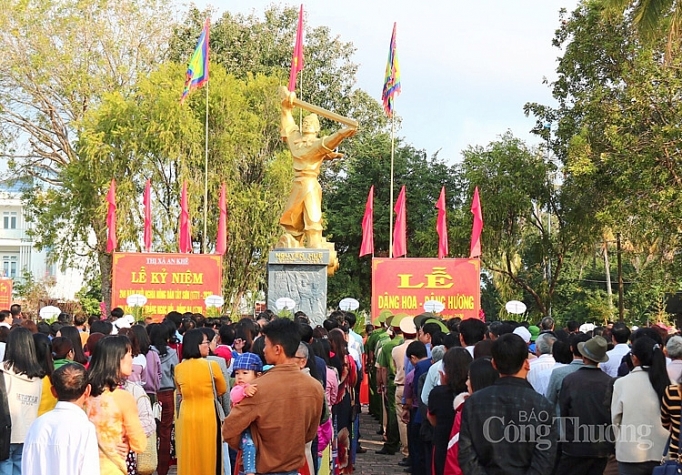 le hoi tay son doc dao hoi cau hue va phien cho kinh thuong