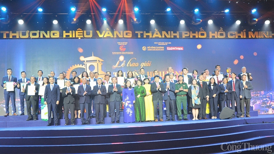 EVNHCMC nhận Giải thưởng Thương hiệu Vàng TP. Hồ Chí Minh năm 2021