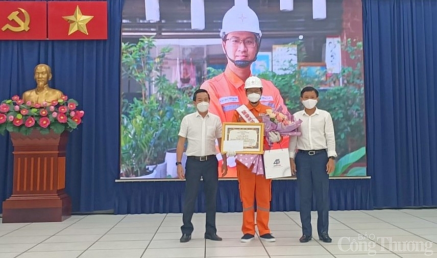 PC Hóc Môn tiếp tục nâng cao độ tin cậy cung cấp điện, chất lượng dịch vụ khách hàng