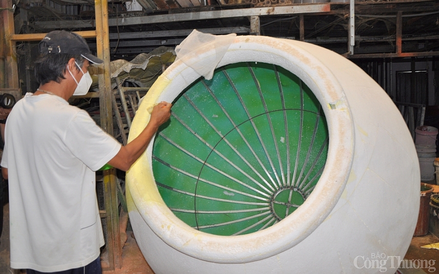 Bên trong xưởng tạo hình linh vật cho đường hoa Nguyễn Huệ Tết Nguyên đán 2022