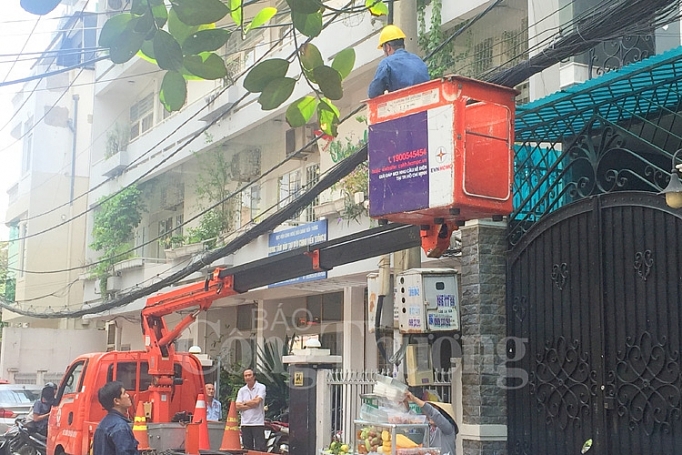 Năm 2019 EVNHCMC hoàn tất chỉnh trang 100% dây cáp thông tin treo trên trụ điện nam 2019 evnhcmc hoan tat chinh trang 100 day cap thong tin treo tren tru dien