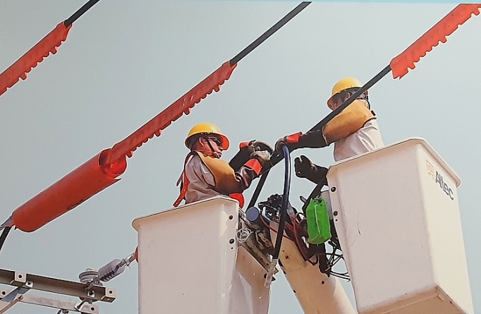 Ngành điện TP. Hồ Chí Minh: Đảm bảo cung ứng đủ điện cho phát triển kinh tế, xã hội mùa khô nganh dien tp ho chi minh dam bao cung ung du dien cho phat trien kinh te xa hoi mua kho