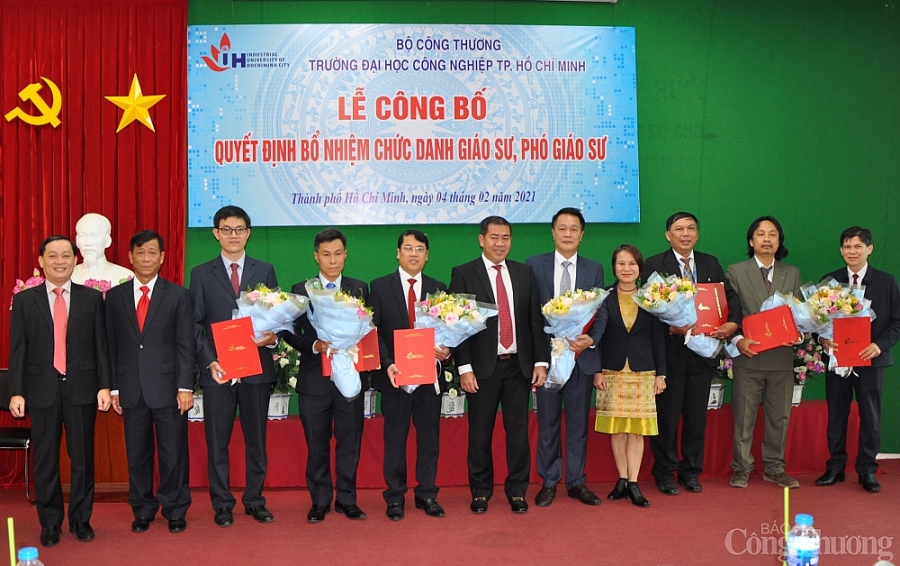 IUH trao quyết định bổ nhiệm chức danh giáo sư, phó giáo