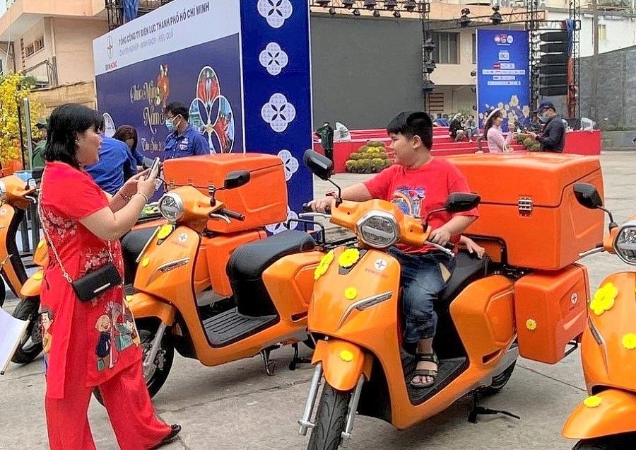 EVNHCMC đẩy mạnh vận động người dân sử dụng dịch vụ trực tuyến