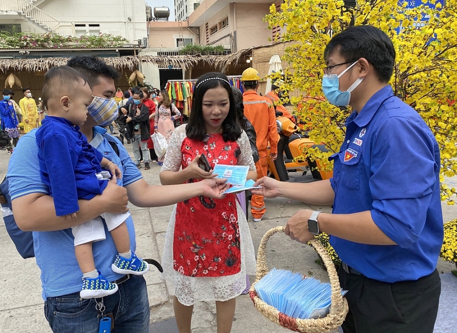 EVNHCMC đẩy mạnh vận động người dân sử dụng dịch vụ trực tuyến