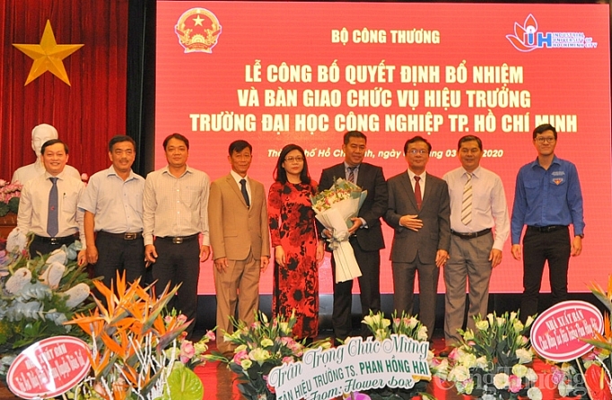 Trường đại học Công nghiệp TP. Hồ Chí Minh có hiệu trưởng mới bo nhiem chuc vu hieu truong truong dai hoc cong nghiep tp ho chi minh