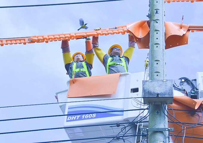 Điện lực Bình Dương: Đảm bảo cung ứng đủ điện cho phát triển kinh tế, xã hội mùa khô dien luc binh duong dam bao cung ung du dien cho phat trien kinh te xa hoi mua kho