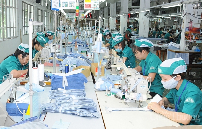 Dịch Covid-19 ảnh hưởng rất lớn đến phát triển kinh tế - xã hội TP. Hồ Chí Minh dich covid 19 anh huong rat lon den phat trien kinh te xa hoi tp ho chi minh