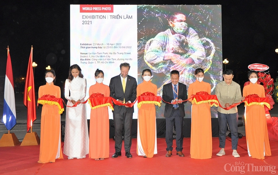 Khai mạc Triển lãm Ảnh báo chí thế giới năm 2021 tại TP. Hồ Chí Minh