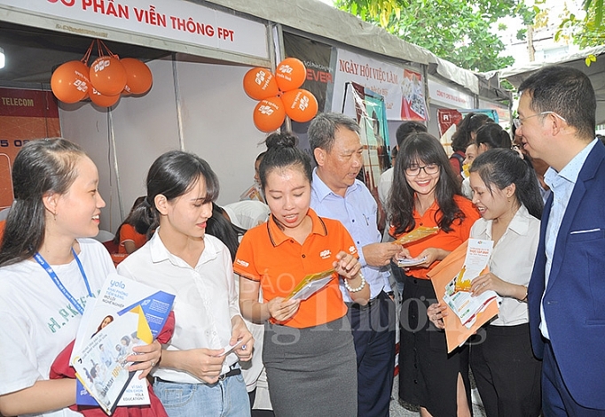 Doanh nghiệp tuyển dụng hơn 1.430 việc làm tại Ngày hội việc làm 2019 doanh nghiep tuyen dung hon 1430 viec lam tai cao dang kinh te doi ngoai