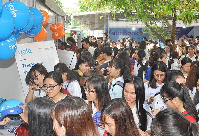 Doanh nghiệp tuyển dụng hơn 1.430 việc làm tại Ngày hội việc làm 2019 doanh nghiep tuyen dung hon 1430 viec lam tai cao dang kinh te doi ngoai