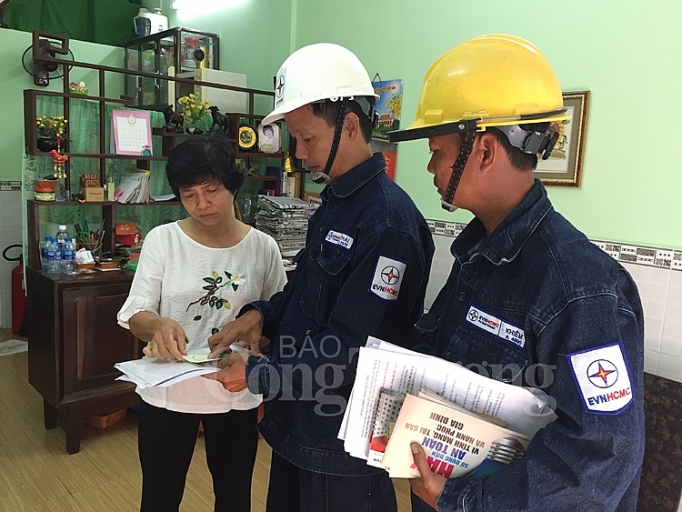 nganh dien tp ho chi minh khuyen cao giai phap su dung dien tiet kiem vao mua nang nong