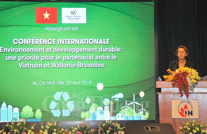vung wallonie bruxelles tang cuong hop tac linh vuc moi truong voi viet nam