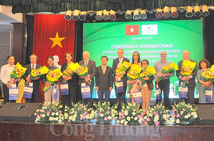 vung wallonie bruxelles tang cuong hop tac linh vuc moi truong voi viet nam