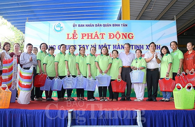 tp ho chi minh tang 10000 gio di cho de bao ve moi truong