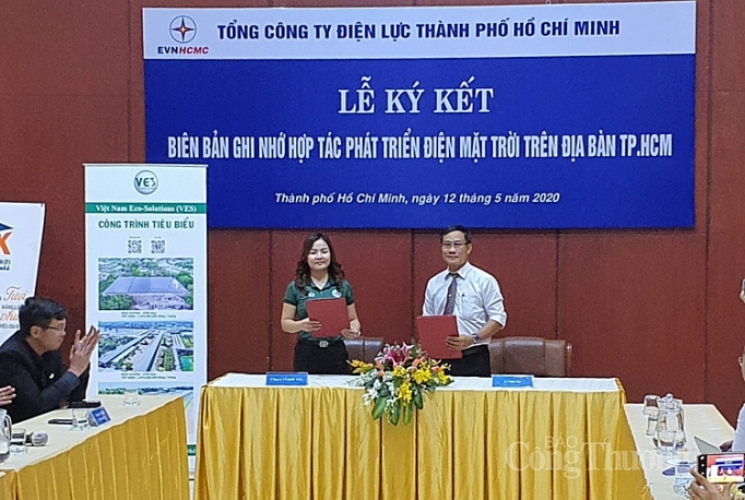 evnhcmc ky ket voi 3 don vi cung cap dich vu phat trien dien mat troi