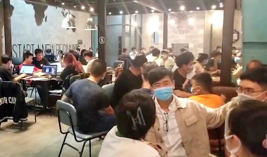 TP. Hồ Chí Minh: Các quán ăn nhỏ dừng bán tại chỗ, nhà hàng phục vụ tối đa 20 người