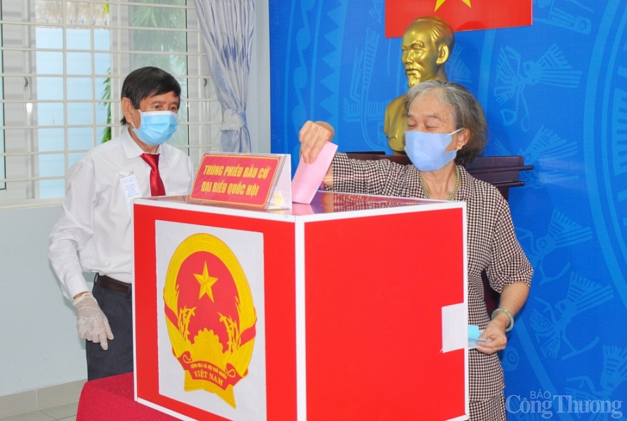 Cử tri cả nước hân hoan trong Ngày hội non sông Cử tri cả nước hân hoan trong Ngày hội non sông