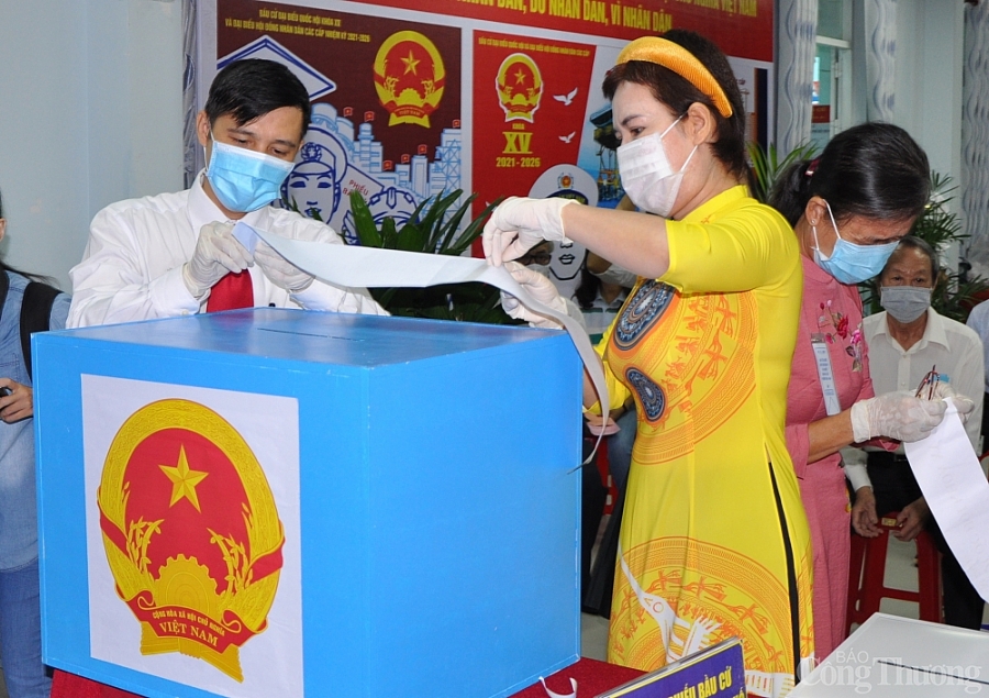 Cử tri cả nước hân hoan trong Ngày hội non sông Cử tri cả nước hân hoan trong Ngày hội non sông