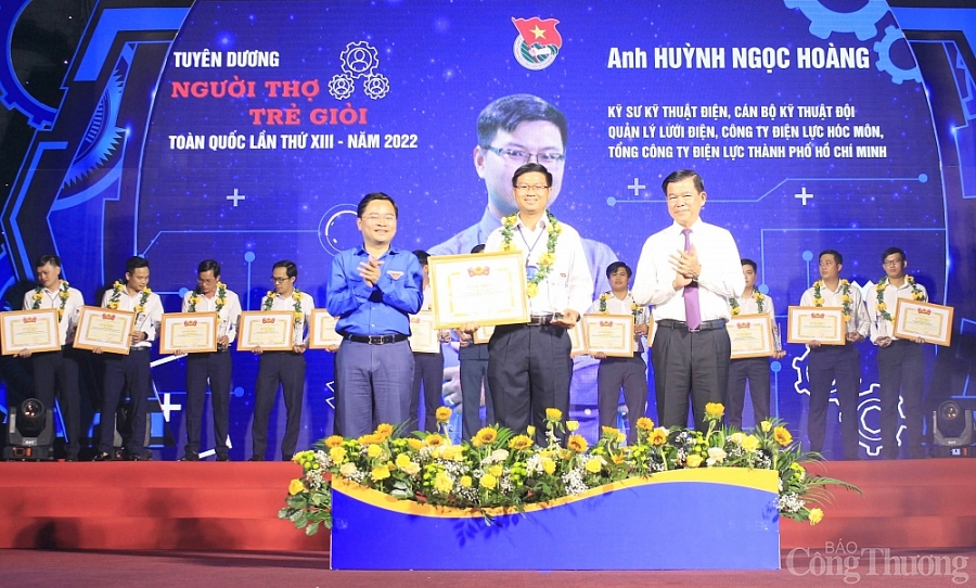 Người có nhiều sáng kiến làm lợi cho ngành điện lực hàng chục tỷ đồng