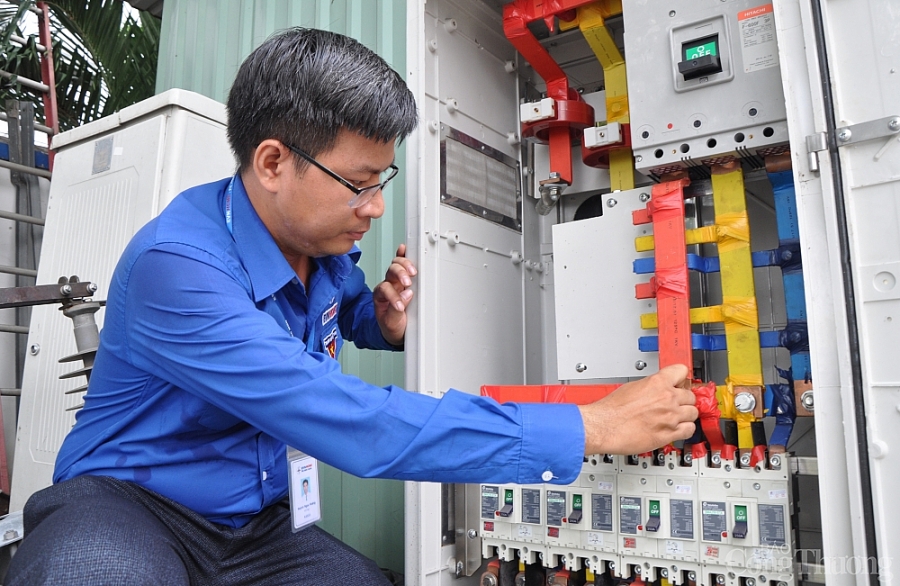 Người có nhiều sáng kiến làm lợi cho ngành điện lực hàng chục tỷ đồng