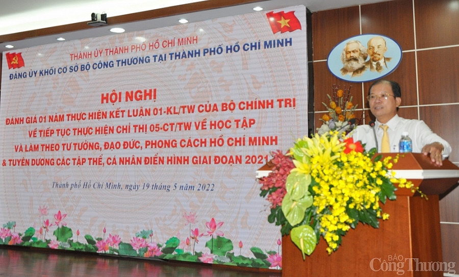 Biểu dương tập thể, cá nhân tiêu biểu trong học tập và làm theo tư tưởng, đạo đức, phong cách Hồ Chí Minh