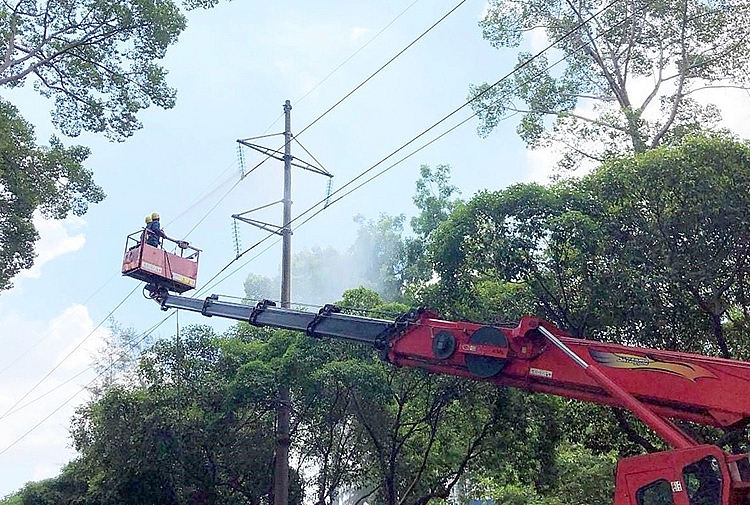 EVNHCMC triển khai nhiều biện pháp đảm bảo an toàn điện mùa mưa evnhcmc trien khai nhieu bien phap dam bao an toan dien mua mua