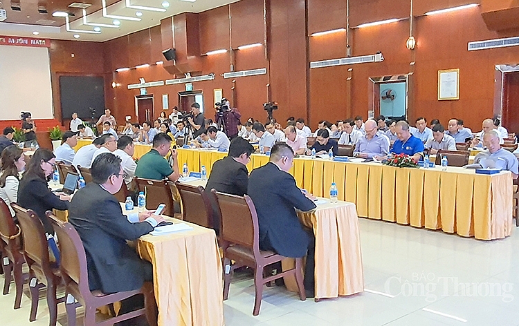 Phát triển điện mặt trời mái nhà tại TP. Hồ Chí Minh: Tạo sự gắn kết giữa các bên phat trien dien mat troi mai nha tai tp ho chi minh tao su gan ket giua cac ben