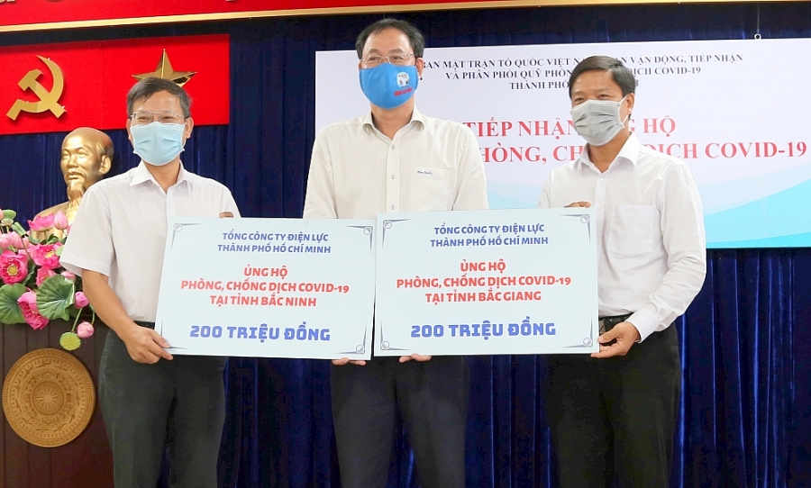 EVNHCMC ủng hộ 2 tỉnh Bắc Giang, Bắc Ninh phòng chống dịch Covid-19