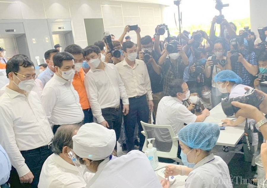 TP. Hồ Chí Minh triển khai “thần Tốc” chiến dịch tiêm 836 nghìn liều vaccine phòng Covid-19