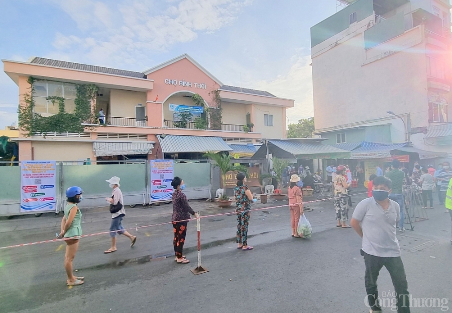 Tổ công tác tiền phương và UBND TP. Hồ Chí Minh kiểm tra cung ứng hàng hóa tại các chợ