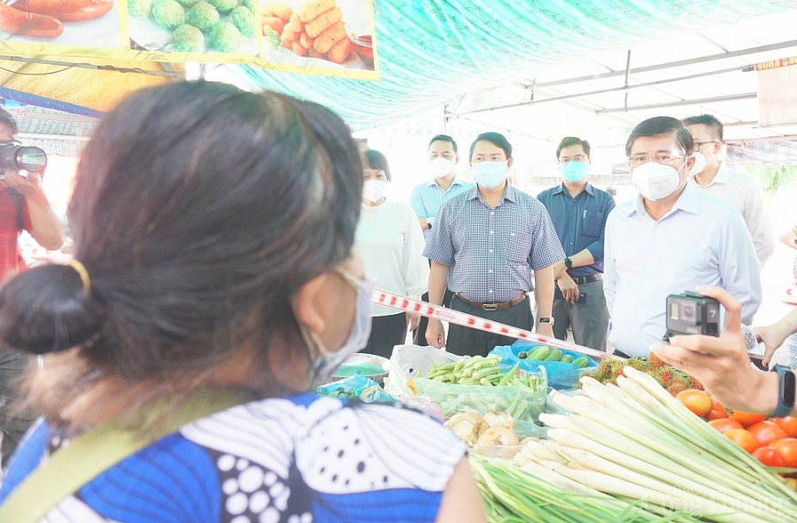 Tổ công tác tiền phương và UBND TP. Hồ Chí Minh kiểm tra cung ứng hàng hóa tại các chợ